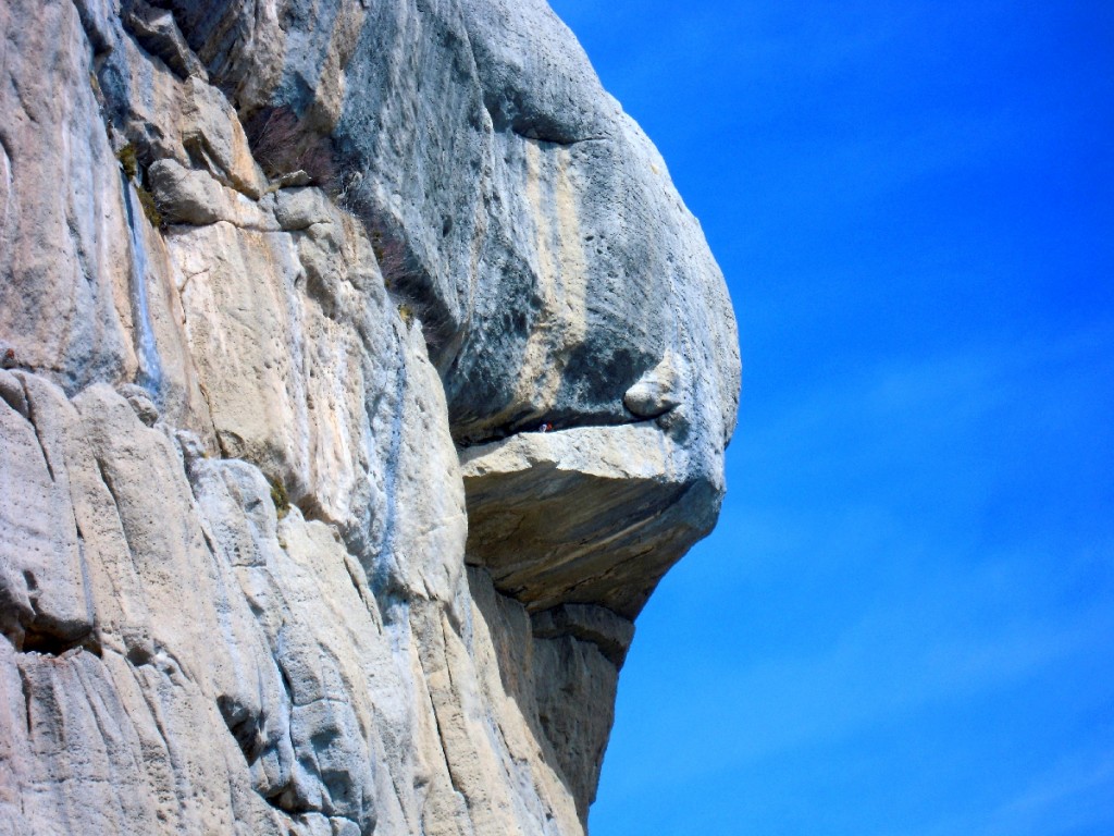 Natilik à Céüse - grande voie accessible