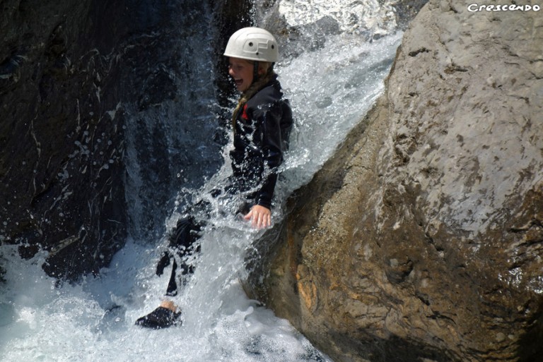 Canyoning en famille, découverte près d'embrun canyoning Embrun Serre Poncon