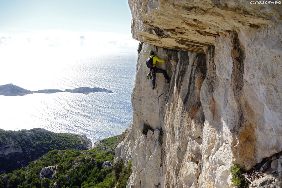 Grimper dans le vent dans les Calanques