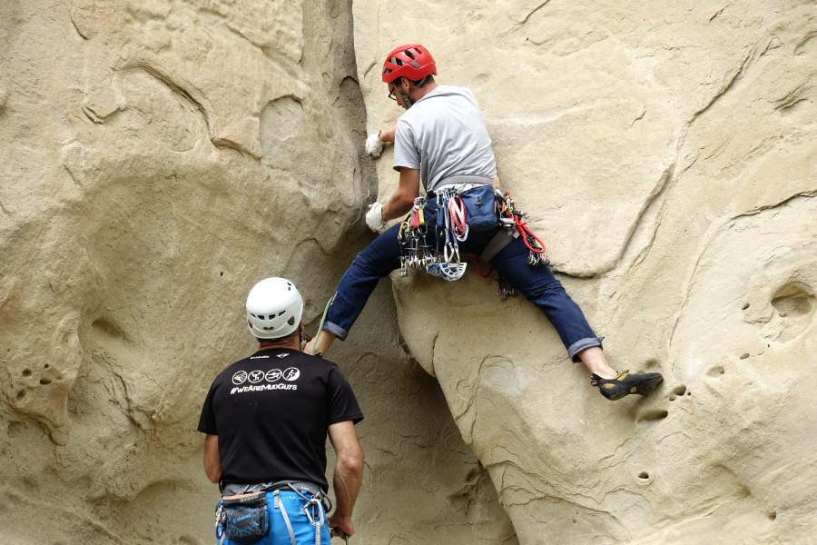 grimper en terrain d'aventure, escalade traditionnelle